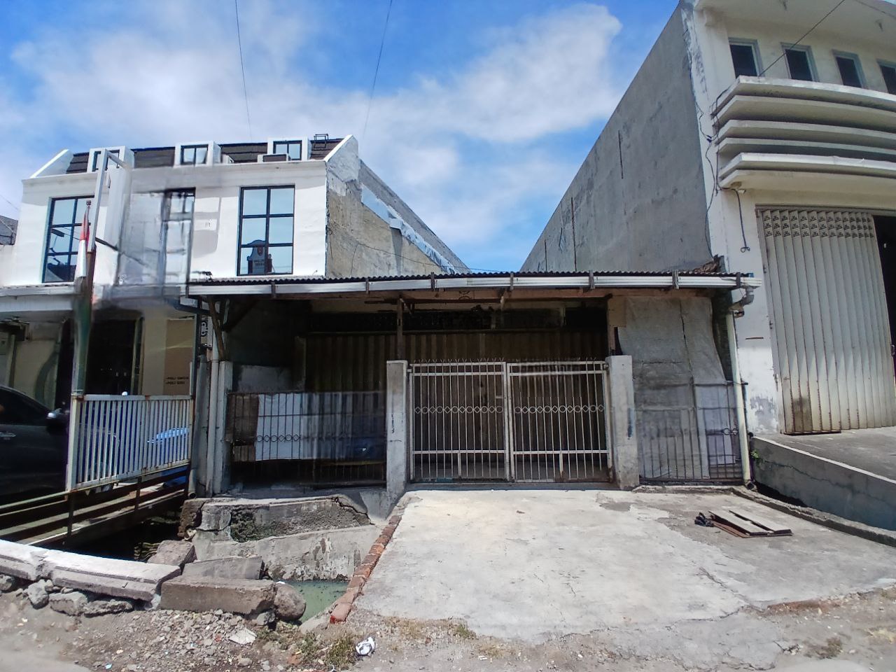 Dijual Rumah Usaha di Raya Kedungsari Lokasi Strategis Surabaya Pusat - Image 1