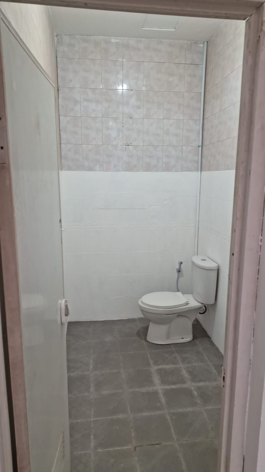 Disewakan Ruko Komersial di Jalan Kartini Lokasi Strategis Surabaya Pusat - Thumbnail 4