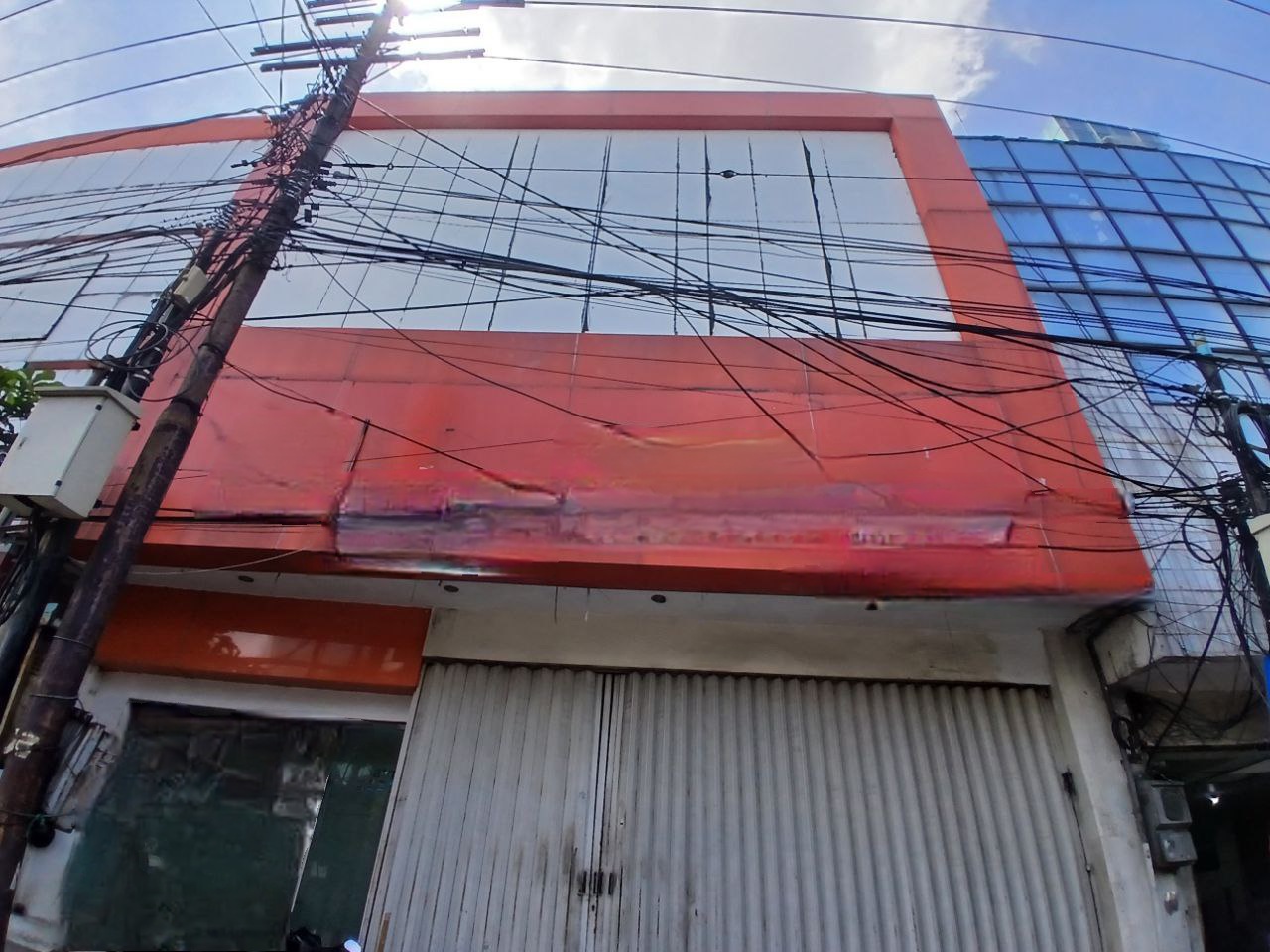 Disewakan Ruko Komersial 3 Lantai di Kedungdoro Surabaya Pusat - Image 1