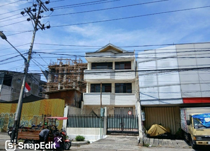 Disewakan Ruko Tiga Lantai Strategis di Kawasan Kedungsari Surabaya Pusat. - Image 1