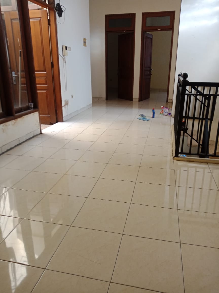 Dijual Rumah 2 Lantai di Jalan Mawar Surabaya Pusat - Thumbnail 2