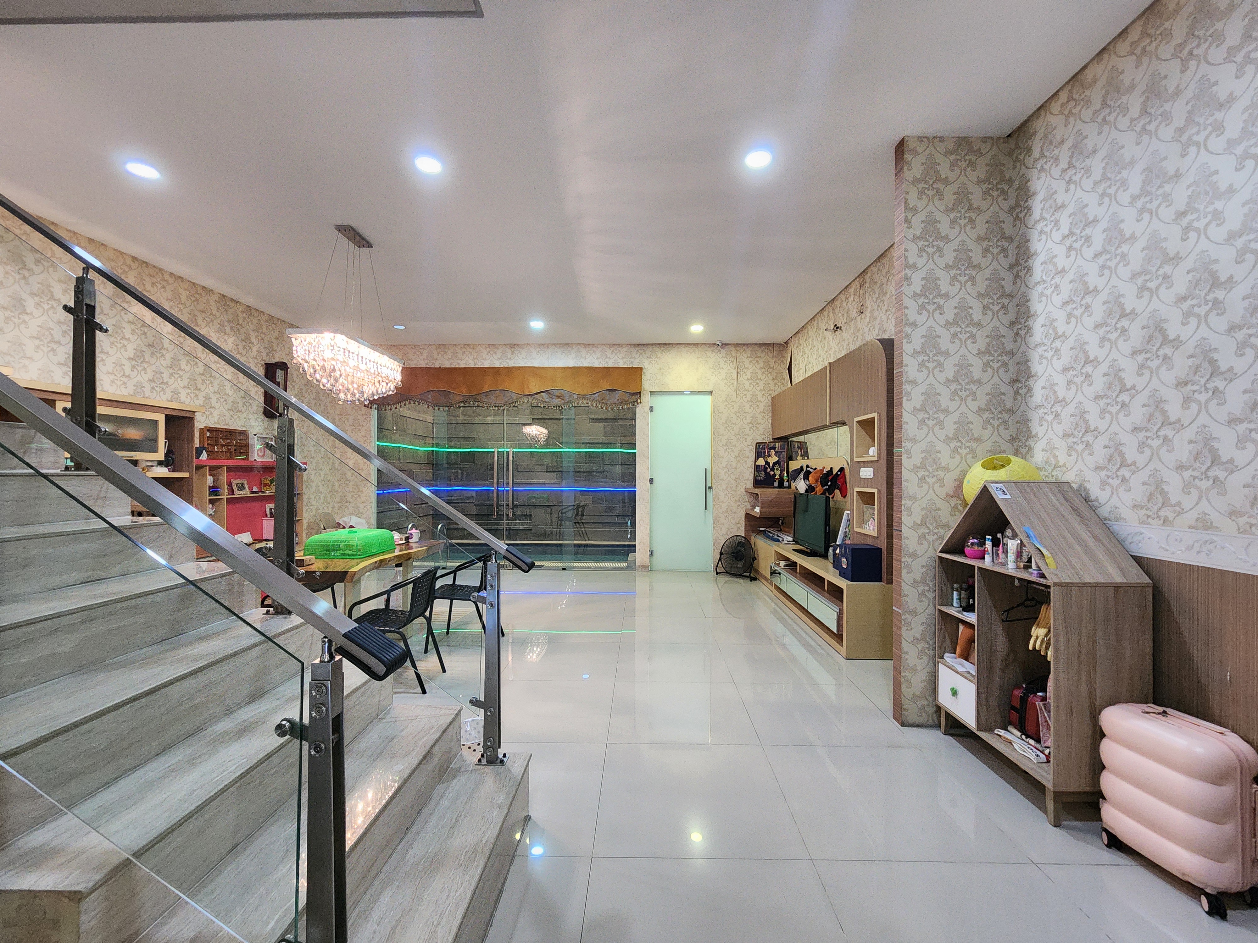 Dijual Murah Rumah Lengkap Dengan Kolam Renang di Citraland Surabaya Barat - Thumbnail 2