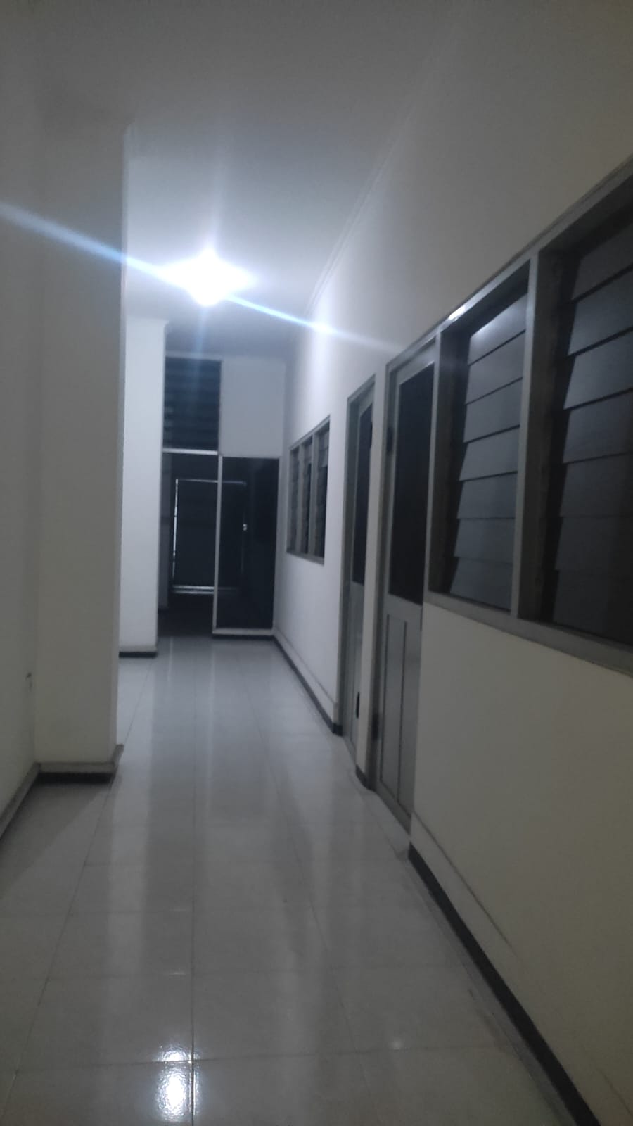 Dijual/Disewakan Ruko 3 Lantai, Lokasi Strategis di Kramat Gantung Surabaya Pusat - Thumbnail 2