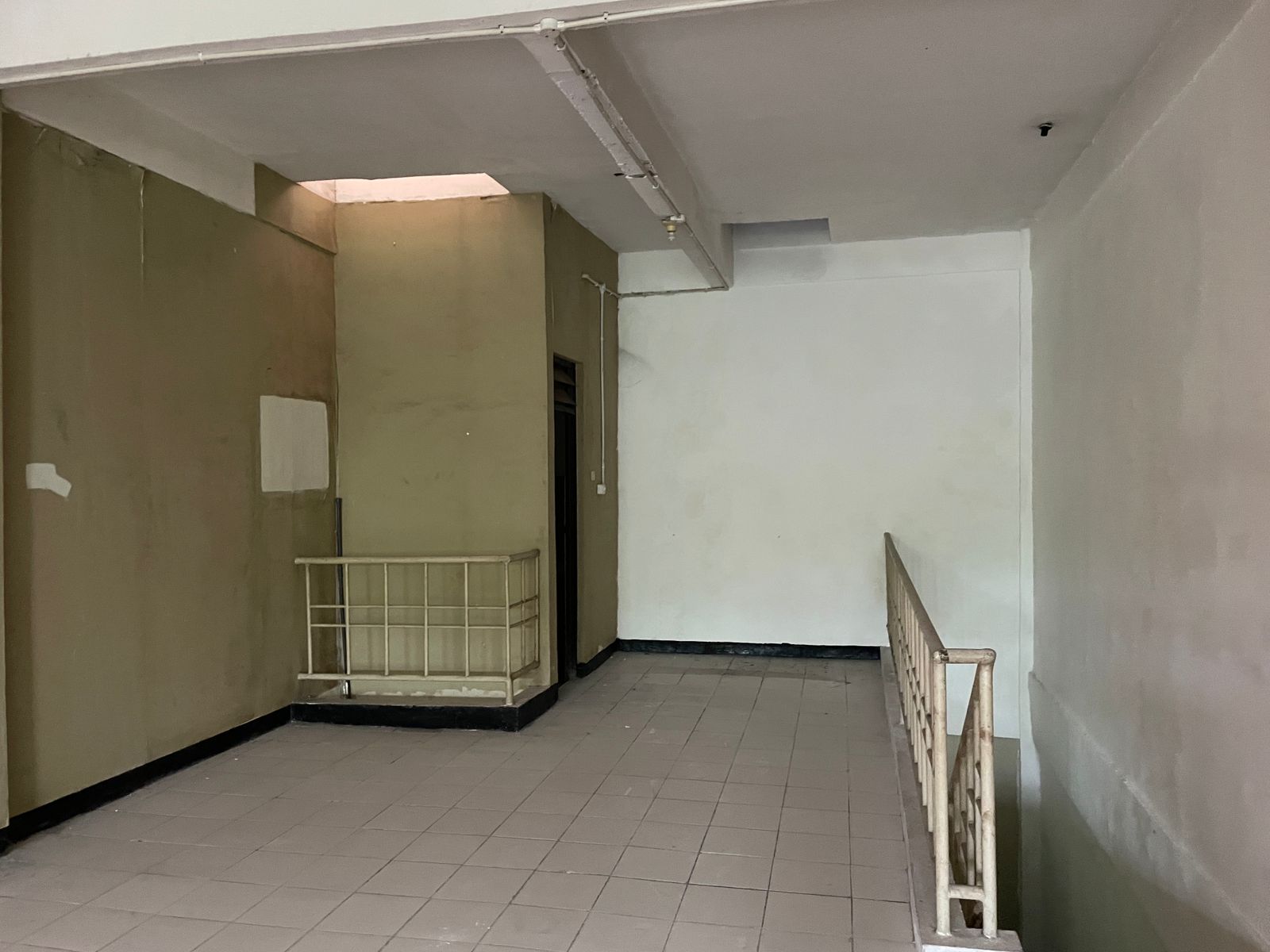 Dijual atau Disewakan Ruko Strategis di Rungkut Megah Raya Surabaya Selatan - Image 1