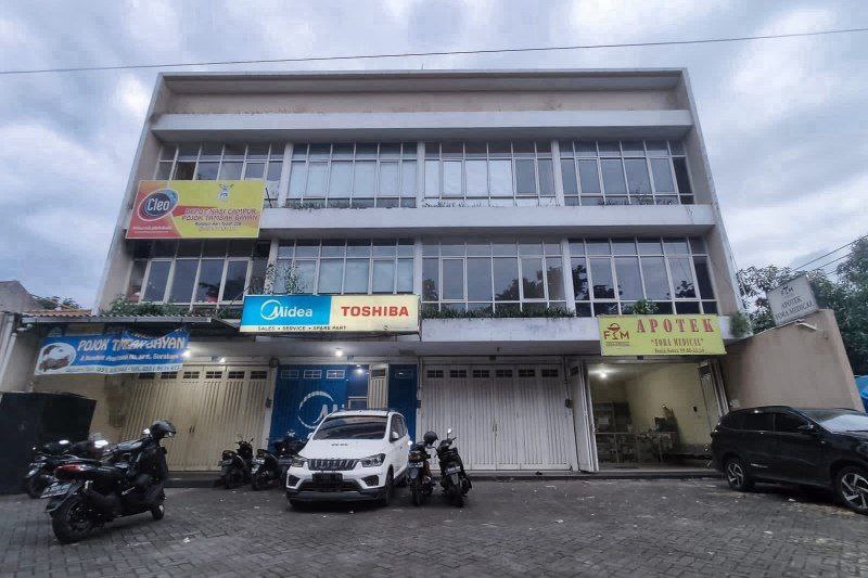 Disewakan / Dijual Ruko Strategis di Rungkut Asri Tengah Surabaya Timur - Image 1