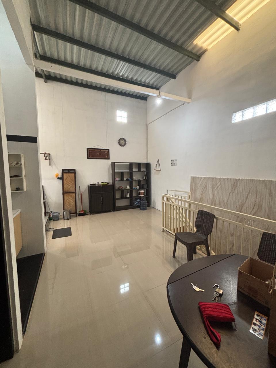 Jual Rumah Minimalis 2 Lantai di Kencana Sari Timur Lokasi Strategis Surabaya Barat - Thumbnail 2