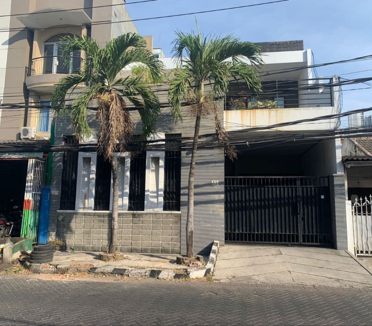 Jual Murah Lelang Rumah Minimalis 2 Lantai Simpang di Darmo Permai Lokasi Strategis Surabaya Barat - Image 1