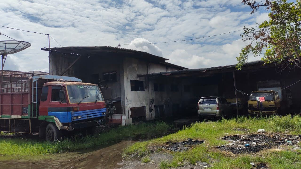 Dijual Cepat Tanah + Bangunan Gudang di Simorejo – Surabaya Barat - Image 1