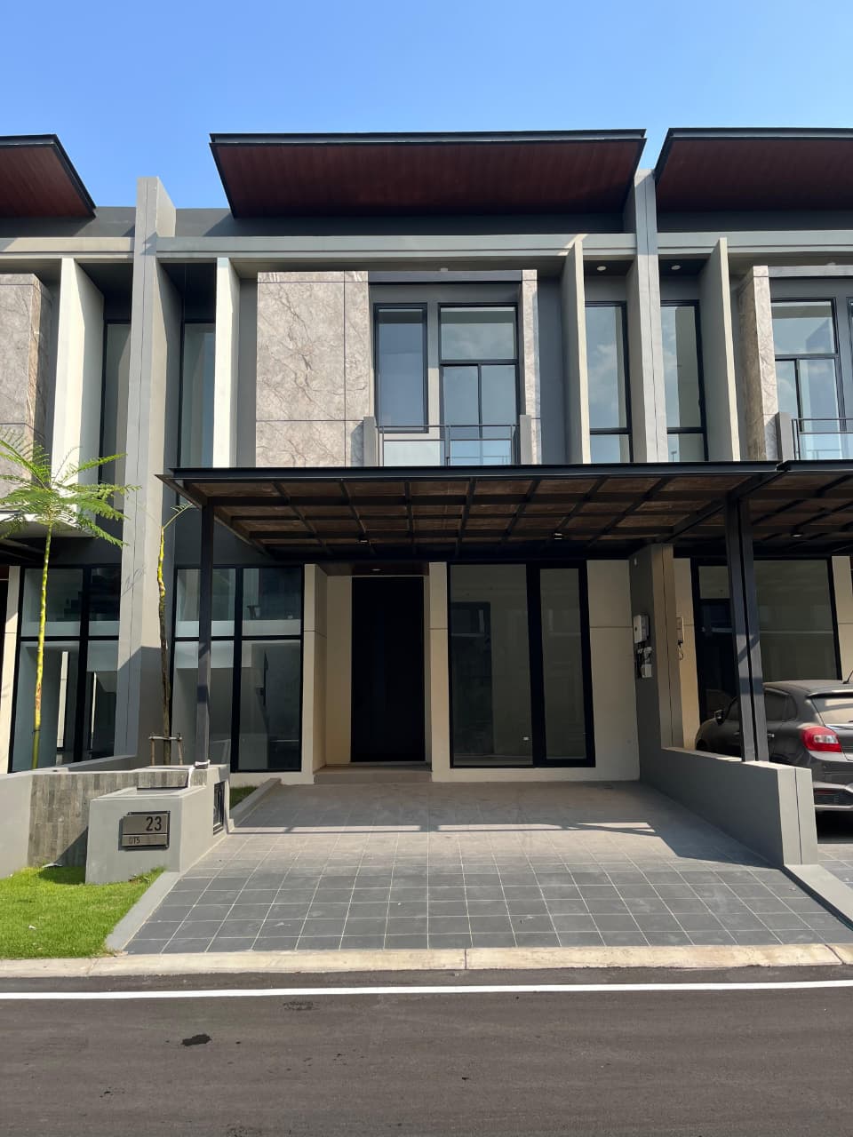 Dijual Rumah Baru Mewah 2 Lantai di Cluster District 9 Citraland Surabaya Barat - Image 1