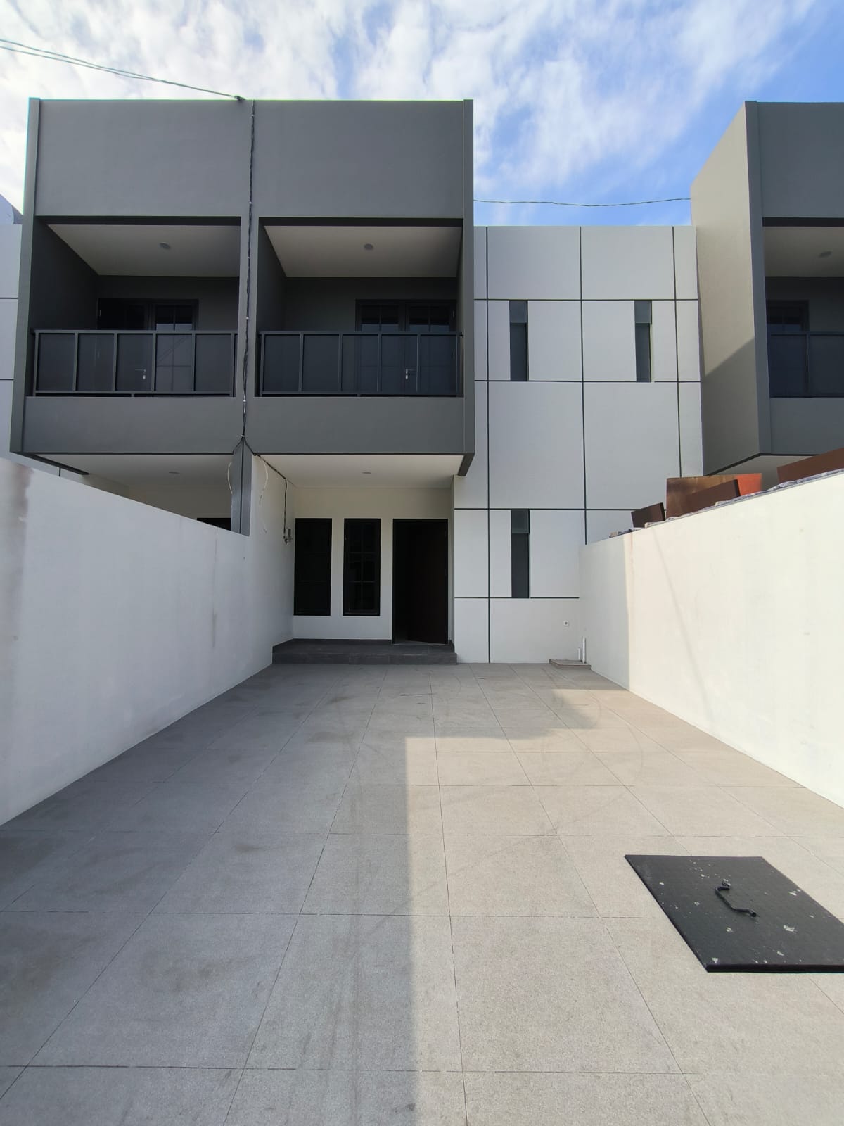 Dijual 4 Unit Rumah Baru di Lebak Arum Surabaya Timur - Image 1