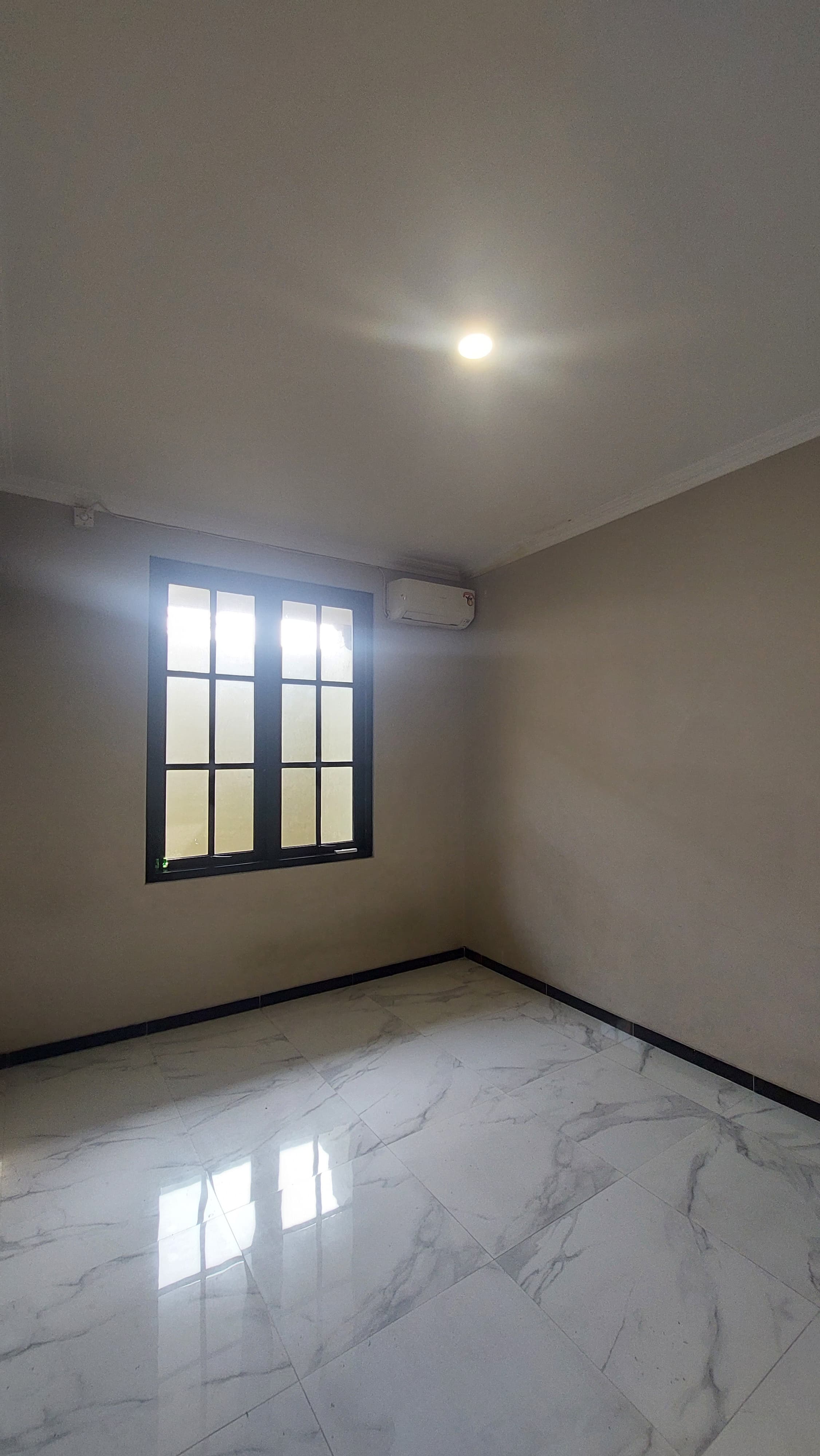 Disewakan Rumah Strategis di Babatan Pratama Surabaya Barat - Thumbnail 3