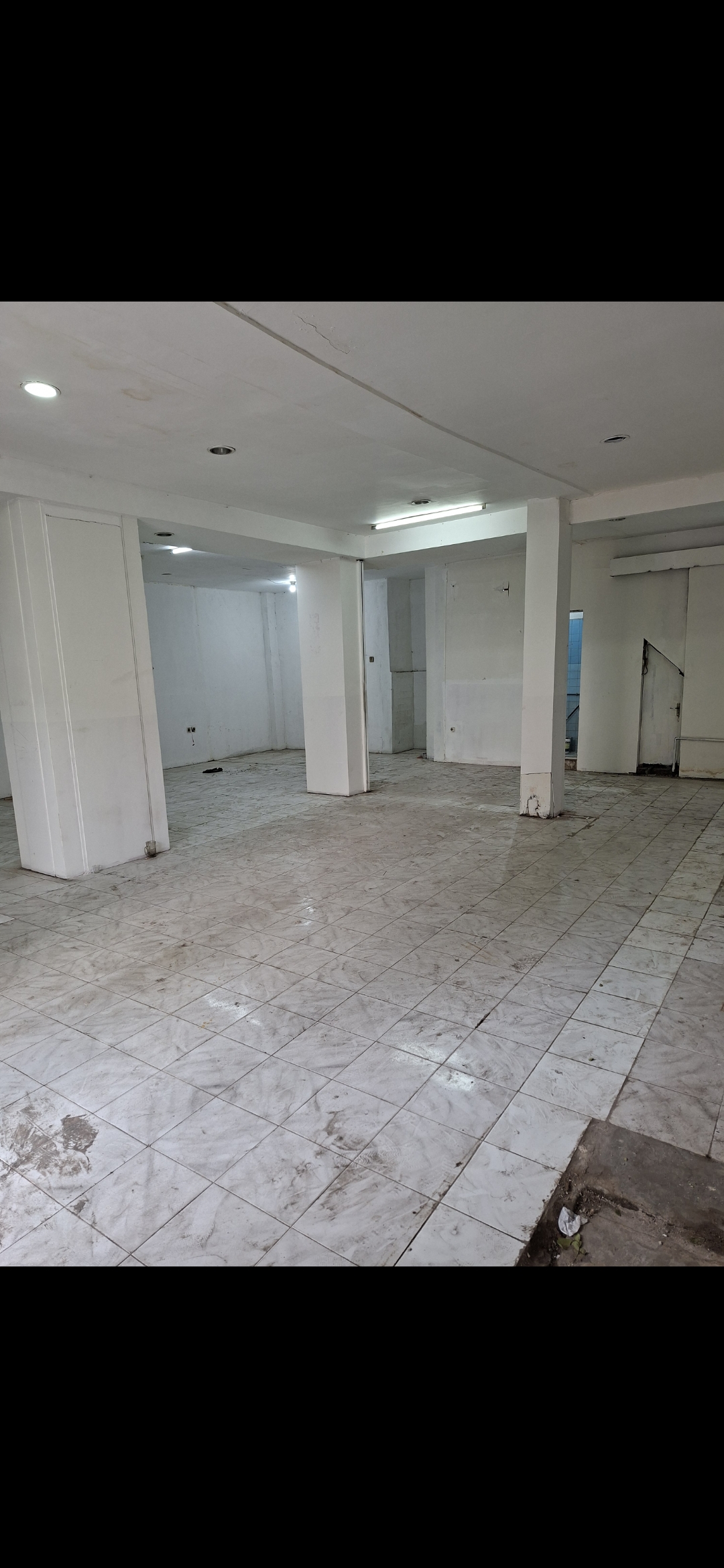 Dijual / Disewakan Ruko 3 Lantai Siap Huni Nol Jalan di Blauran Surabaya Pusat - Thumbnail 3