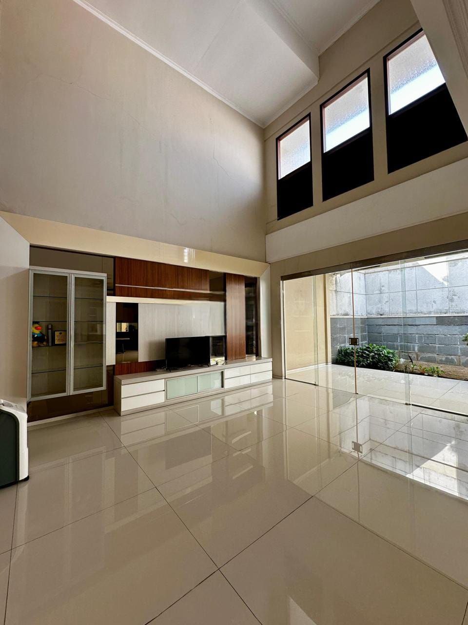 Dijual Rumah Super Strategis Area Komersial di Gwalk di Raya International Village – Citraland Utama Surabaya Barat - Thumbnail 3