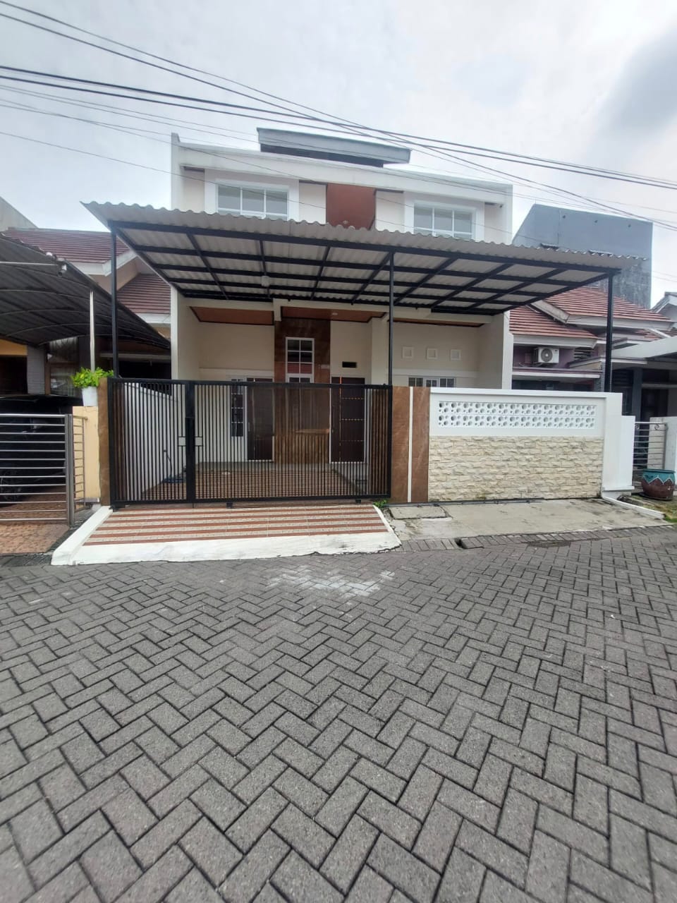Dijual Rumah Baru Strategis Lokasi di Ketintang Madya Surabaya Selatan - Image 1
