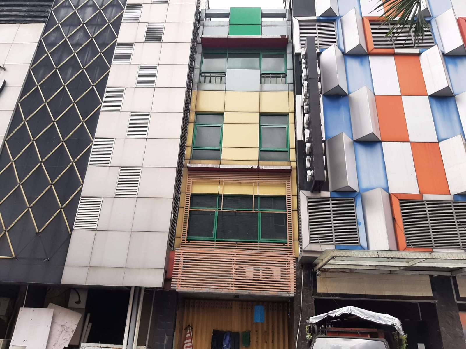 Dijual Ruko Strategis Siap Huni Lokasi di Golden Palace Surabaya Barat - Image 1