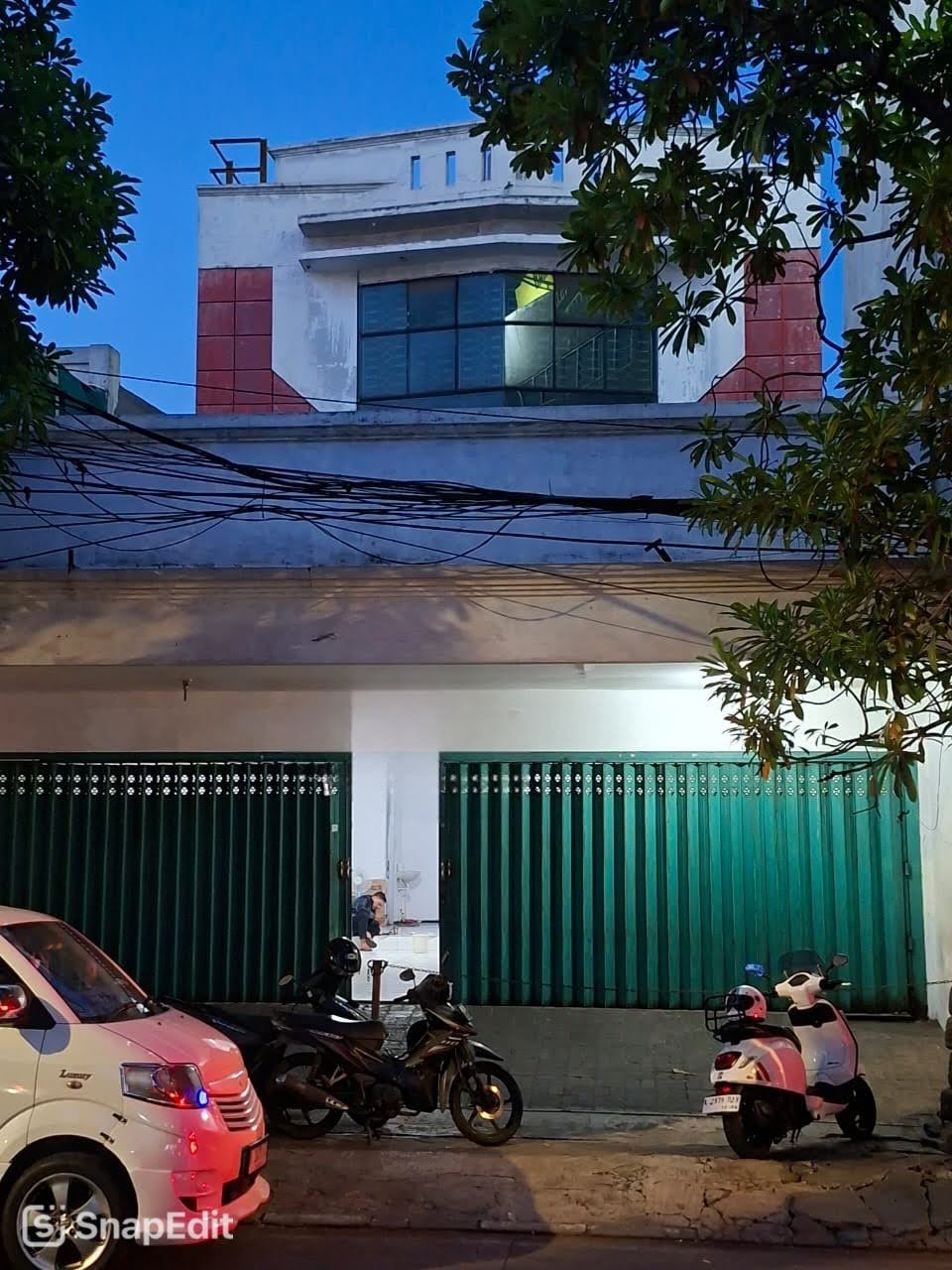 Disewakan Ruko 3 Lantai di Adityawarman Surabaya Selatan - Image 1