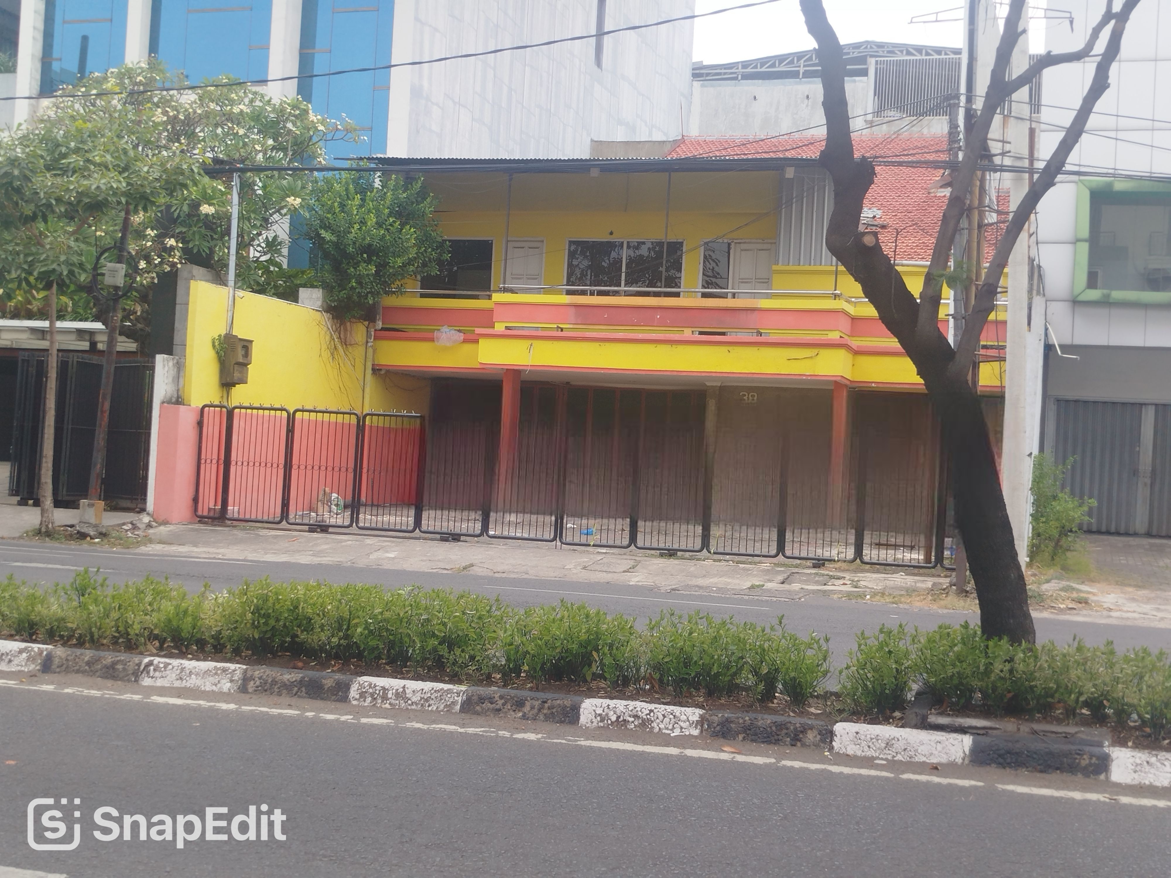 Disewakan Rumah Usaha Strategis di Ngagel Surabaya Timur - Image 1