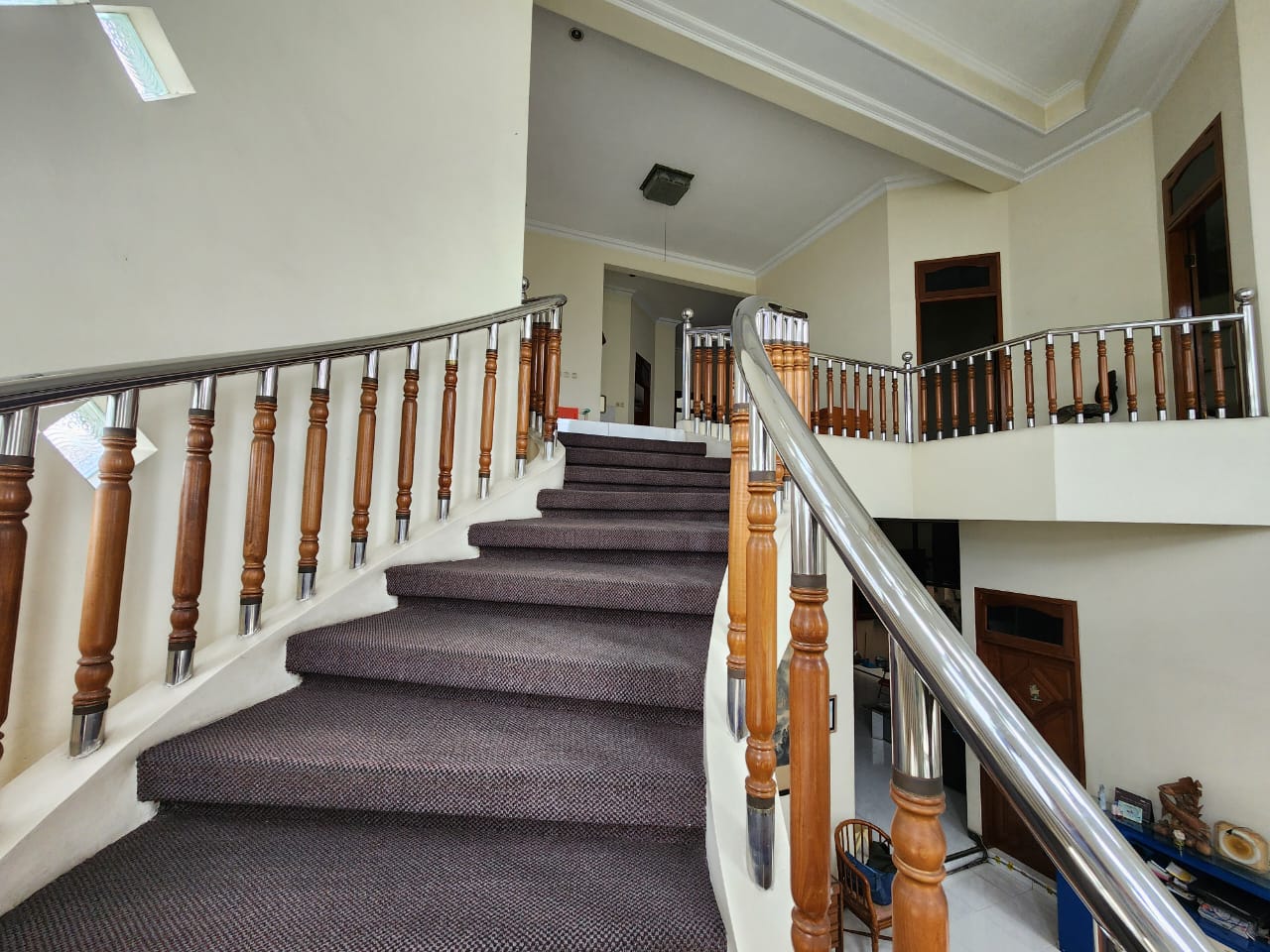 Jual Rumah Mewah 2 Lantai Halimun Dekat Embong Malang Lokasi Strategis di Surabaya Pusat - Thumbnail 4