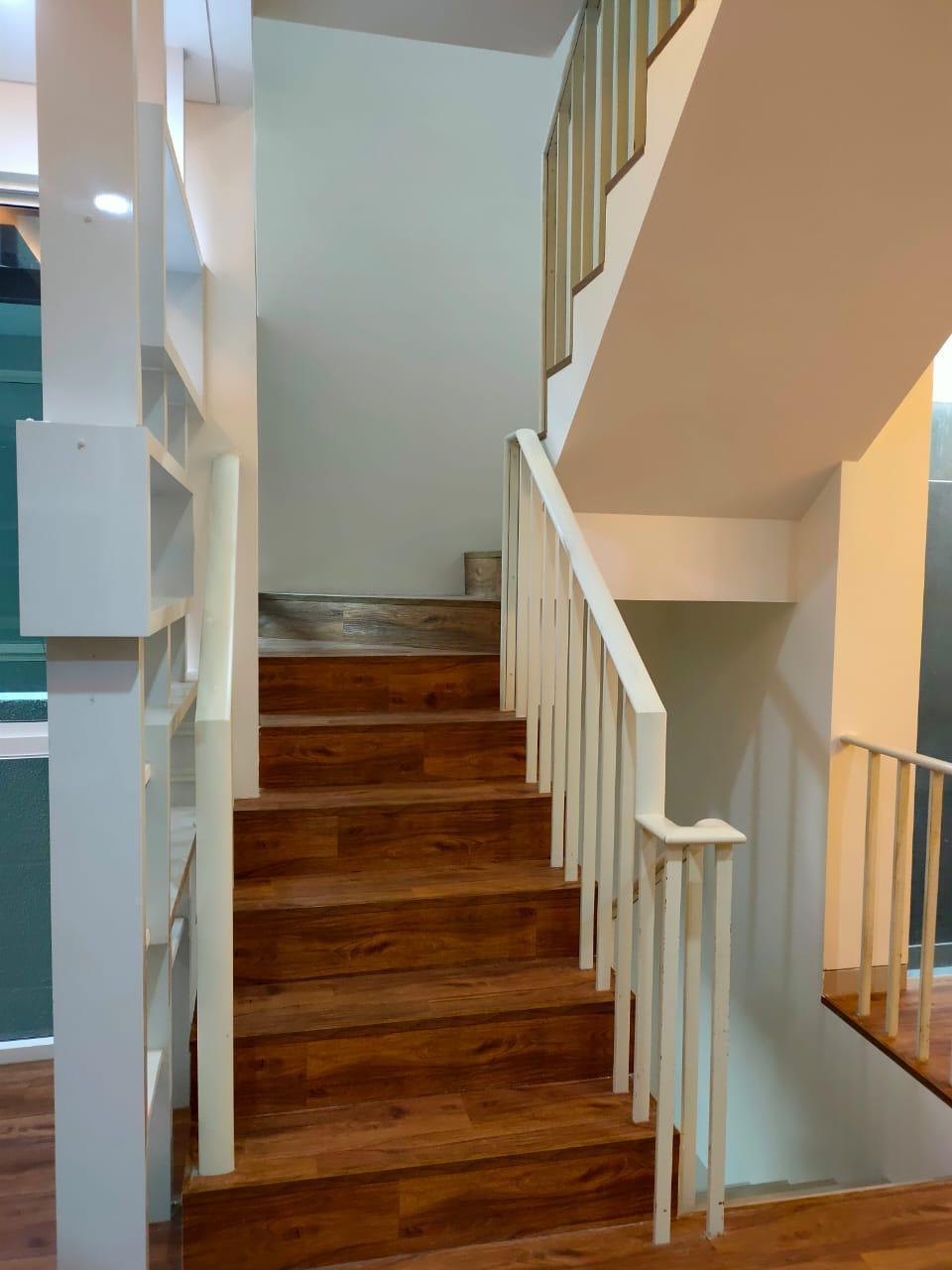 Jual Rumah Modern 3 Lantai Notredame Lokasi Premium di Wisata Bukit Mas Surabaya Barat - Thumbnail 2