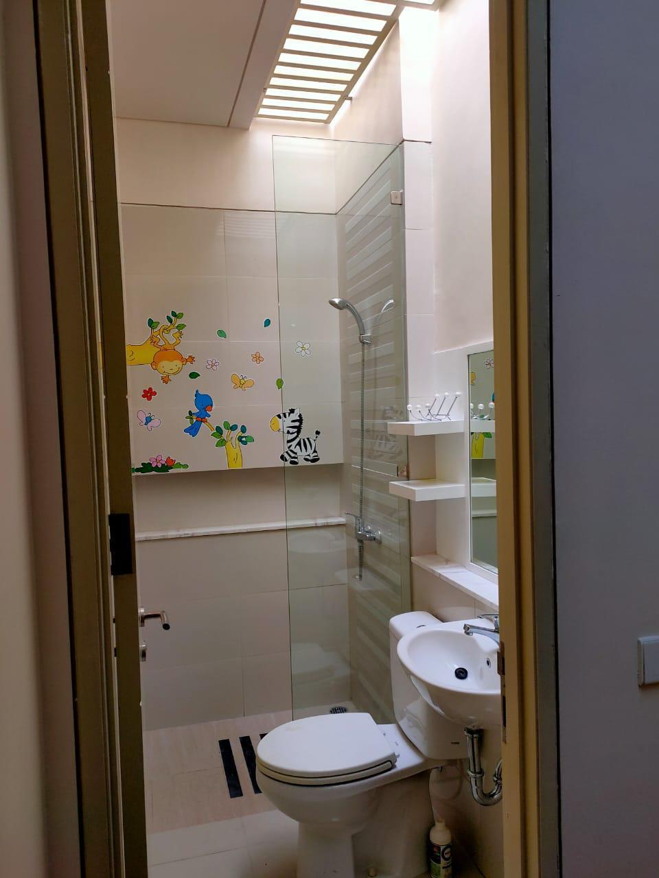 Jual Rumah Modern 3 Lantai Notredame Lokasi Premium di Wisata Bukit Mas Surabaya Barat - Thumbnail 4