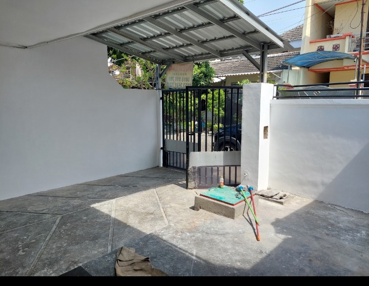 Disewakan Rumah Siap Huni di Darmo Indah Timur Surabaya Barat - Image 1