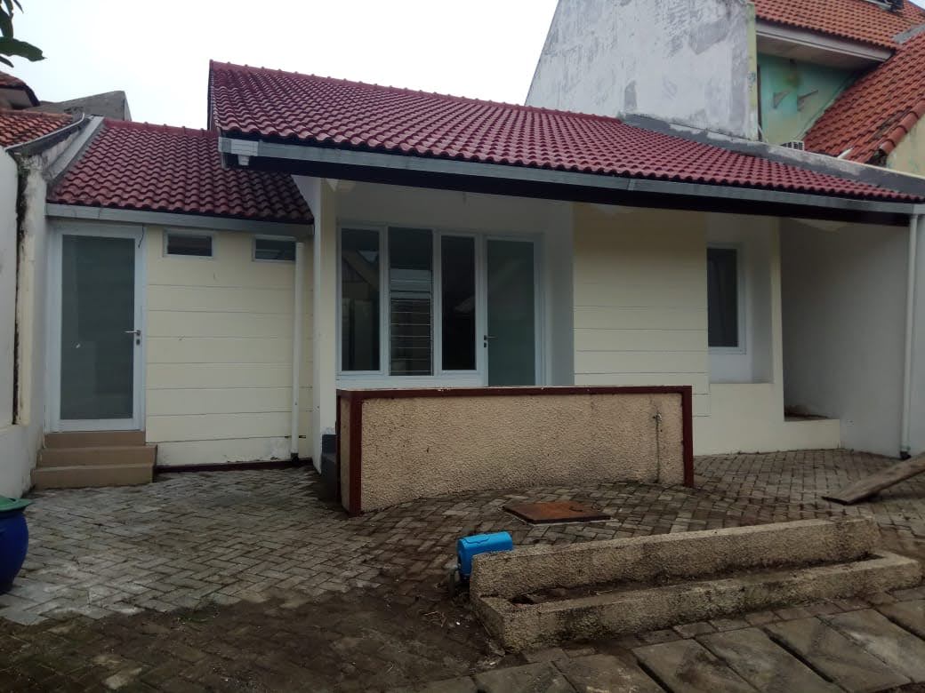 Dijual Rumah Nyaman di Pinus Asri Wiyung Surabaya Barat - Image 1