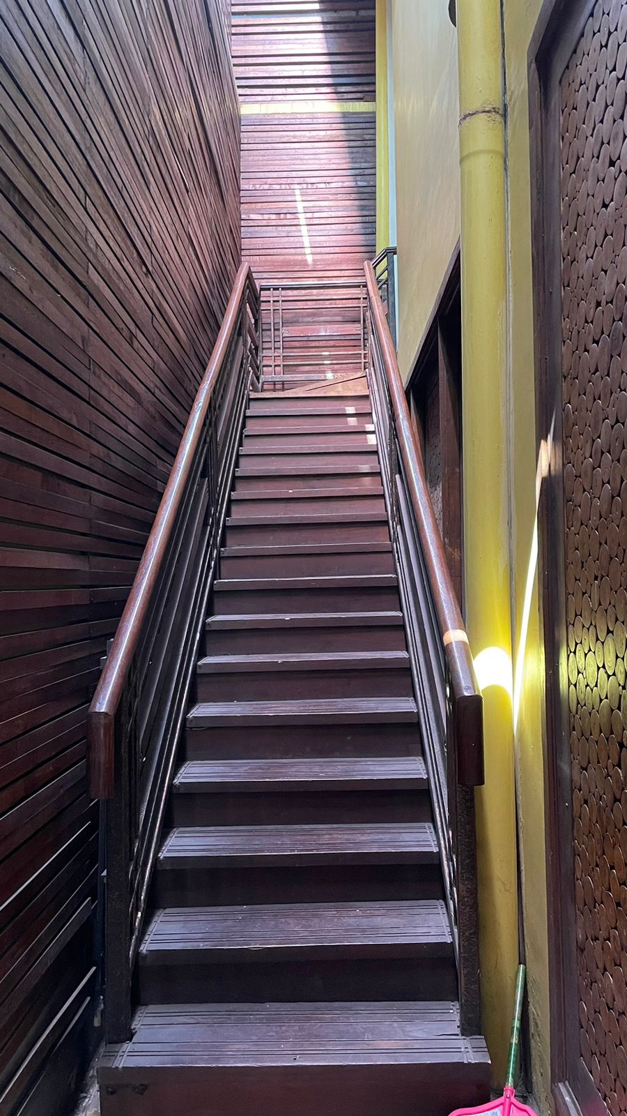 Jual / Sewakan Rumah di Raya Lontar Surabaya Barat - Image 1