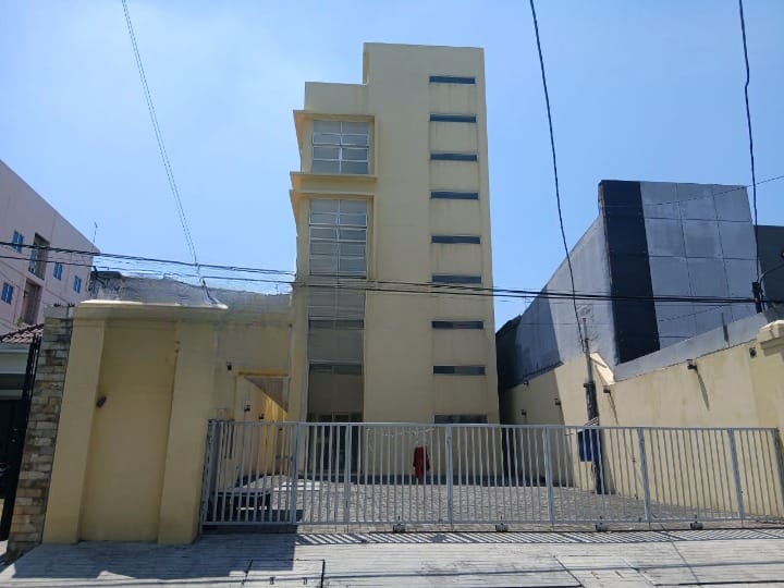 Disewakan Ruko 4 lantai Siap Huni Lokasi Strategis di Embong Cerme Surabaya Pusat - Image 1