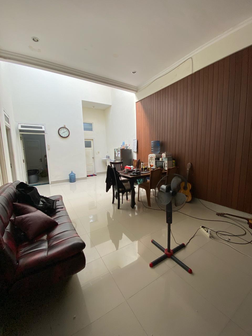 Dijual Rumah 2 Lantai Siap Huni di Jl. Mulyosari Tengah Surabaya Timur - Thumbnail 3
