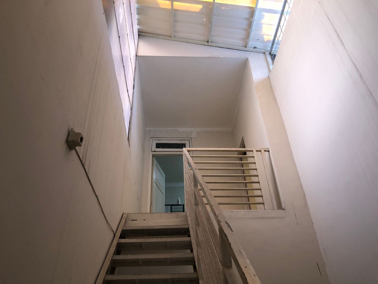 Dijual Rumah 2 Lantai Siap Huni di Jl. Mulyosari Tengah Surabaya Timur - Image 1