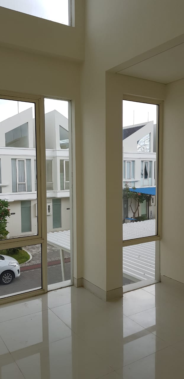 Dijual Rumah Siap Huni di Grand Pakuwon Cluster Adelaide Surabaya Barat - Thumbnail 3