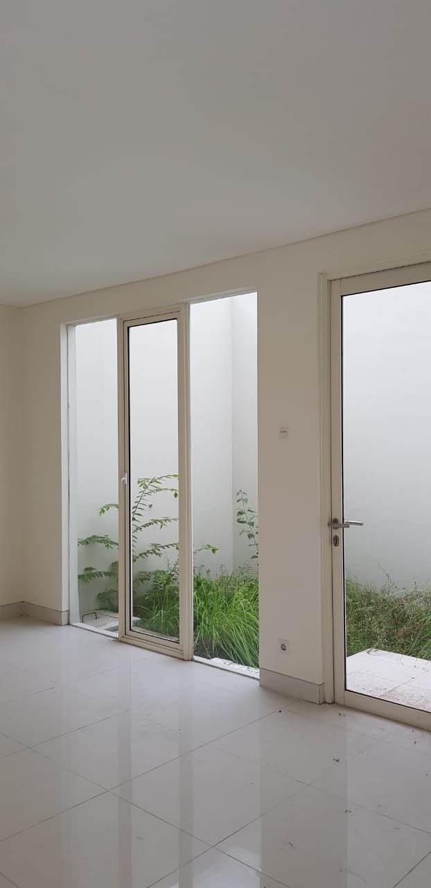 Dijual Rumah Siap Huni di Grand Pakuwon Cluster Adelaide Surabaya Barat - Thumbnail 4