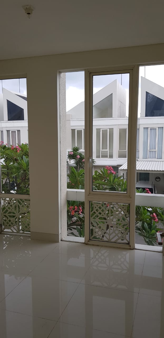 Dijual Rumah Siap Huni di Grand Pakuwon Cluster Adelaide Surabaya Barat - Image 1