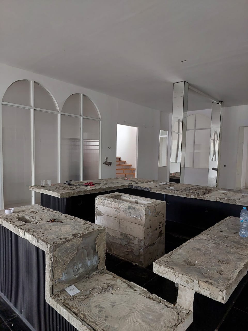 Disewakan Rumah Hook Komersial di Jalan Kartini Surabaya Pusat - Thumbnail 2