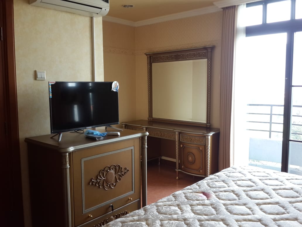 Disewakan Condominium di Graha Family Lantai 11 – Full Furnish View Golf Lokasi Premium Surabaya Barat - Thumbnail 2