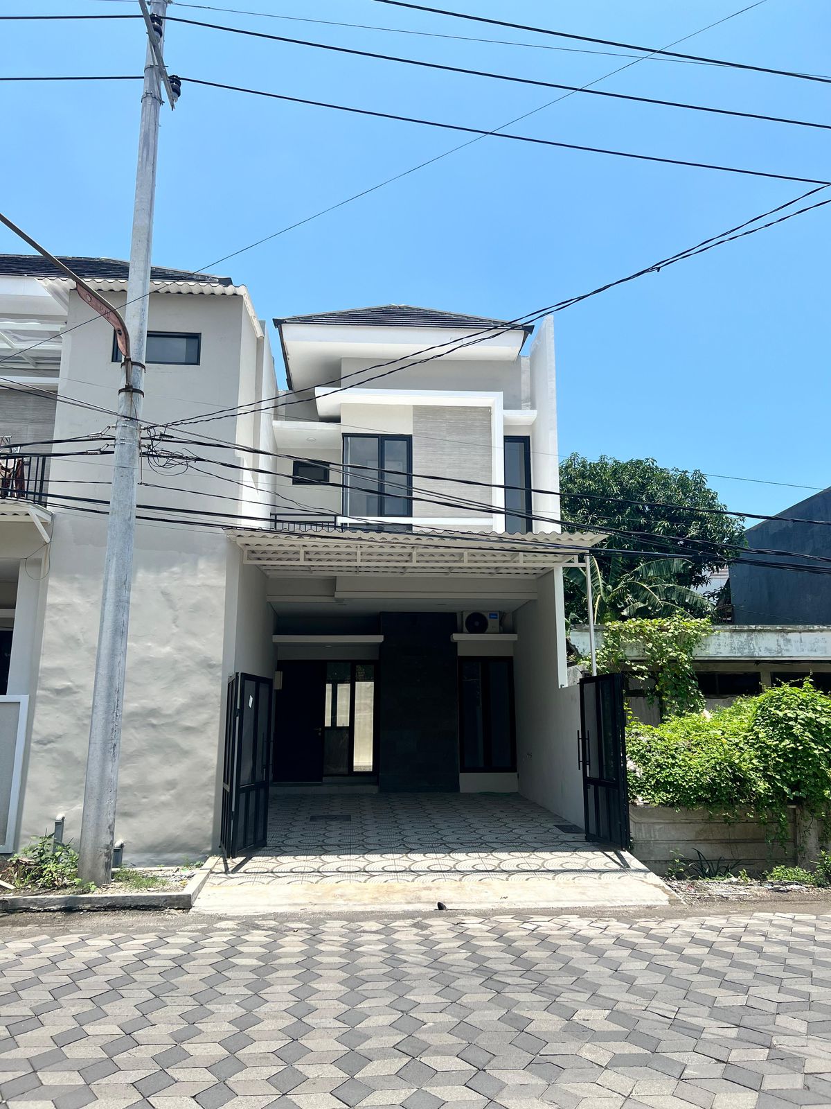 Dijual Rumah Minimalis 2 Lantai di Jalan Kutisari Indah Utara Surabaya Selatan - Image 1
