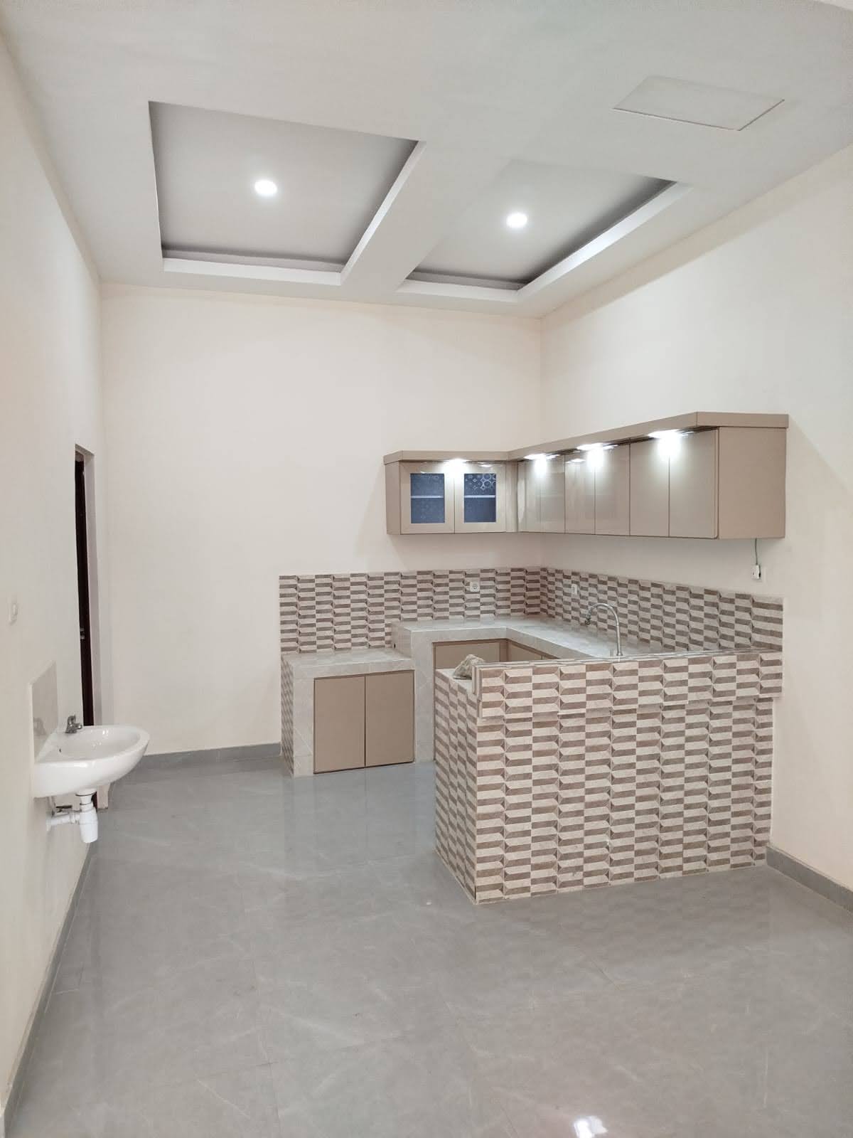 Dijual Rumah Baru 2 Lantai Semi Furnish di Jalan Mulyosari Surabaya Timur - Thumbnail 2