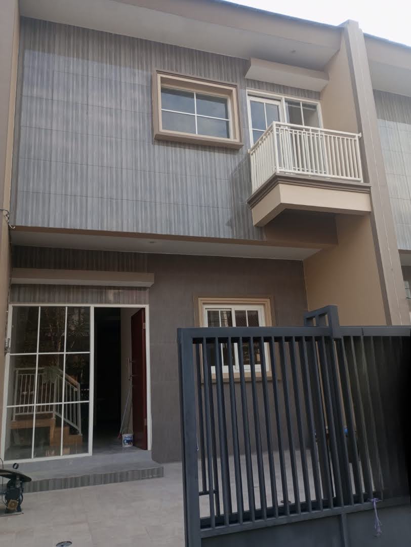 Dijual Rumah Baru 2 Lantai Semi Furnish di Jalan Mulyosari Surabaya Timur - Image 1