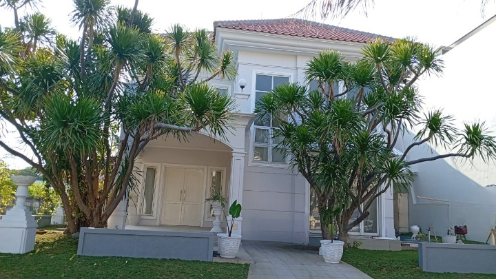 Disewakan Rumah Mewah Dua Lantai di Perumahan Regency 21 Surabaya Timur - Image 1