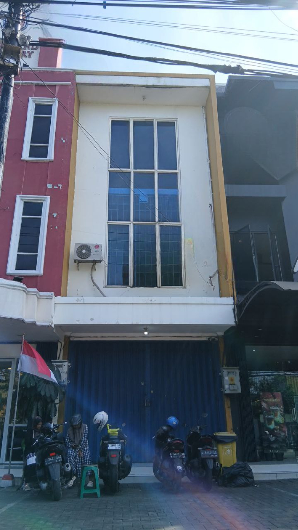 Disewakan Ruko Strategis 3,5 Lantai di Ngemplak Surabaya Pusat — Row Jalan Besar Cocok untuk Usaha Kantor atau Toko - Image 1