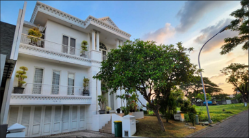Dijual Rumah Mewah Konsep Classic Modern di Pakuwon Indah Surabaya Barat - Image 1