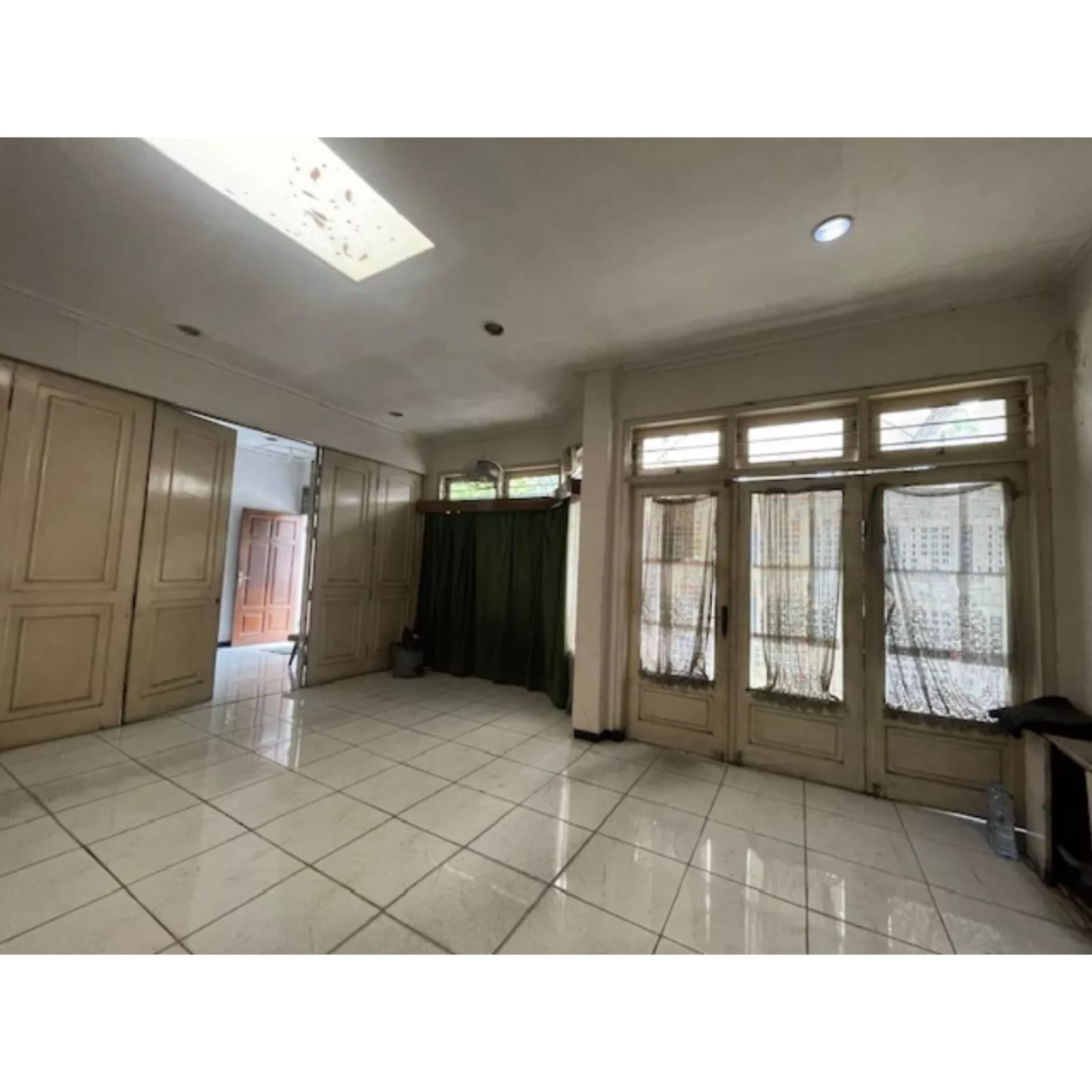 Dijual Rumah 1.5 Lantai Siap Huni di Nol Jalan Kedungsari Surabaya Pusat - Thumbnail 4