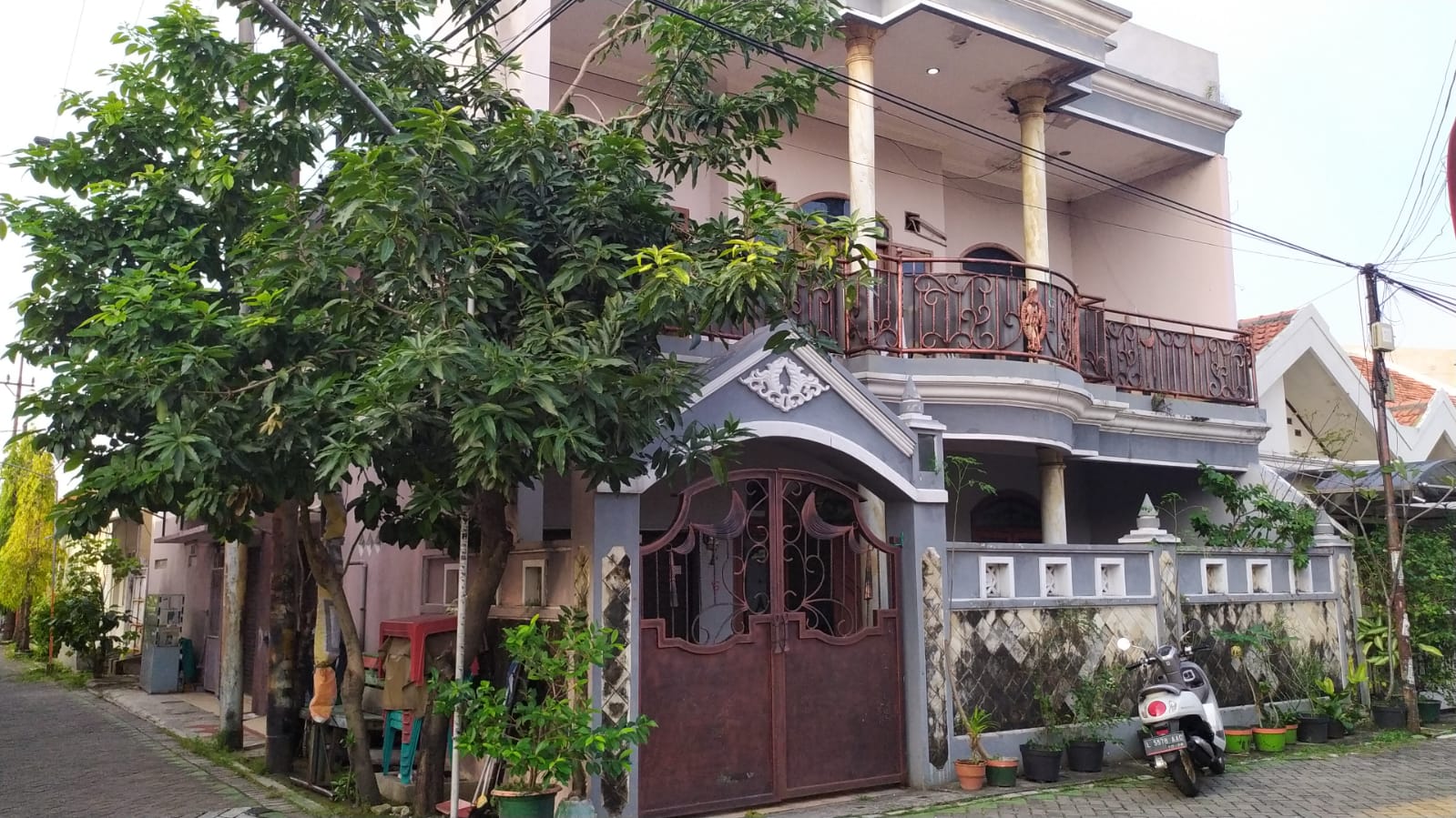 Dijual Rumah Dua Lantai Strategis di Ketintang Surabaya Selatan - Image 1