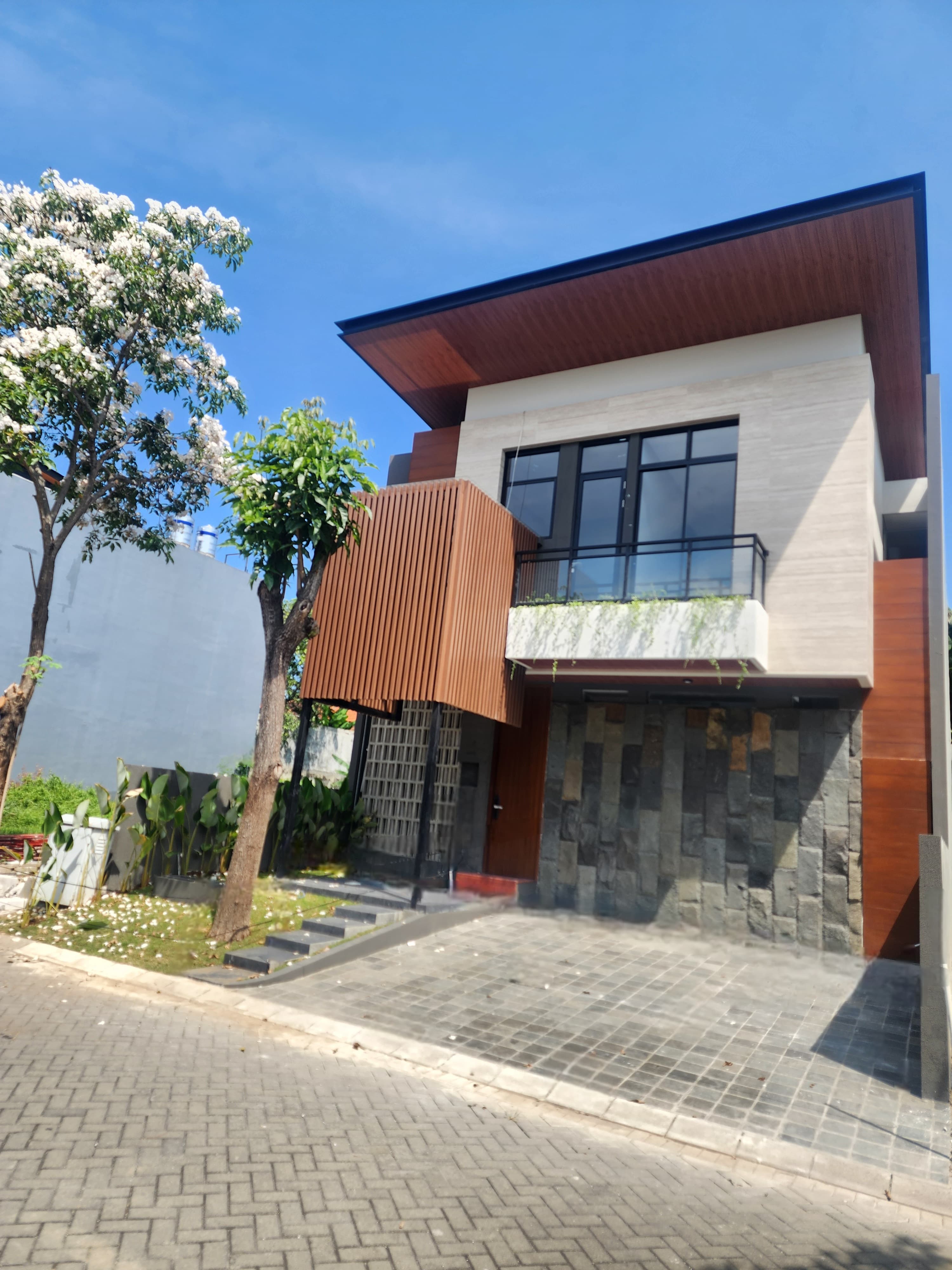 Dijual Rumah Nyaman Brand New di Citraland Utama Surabaya Barat - Image 1