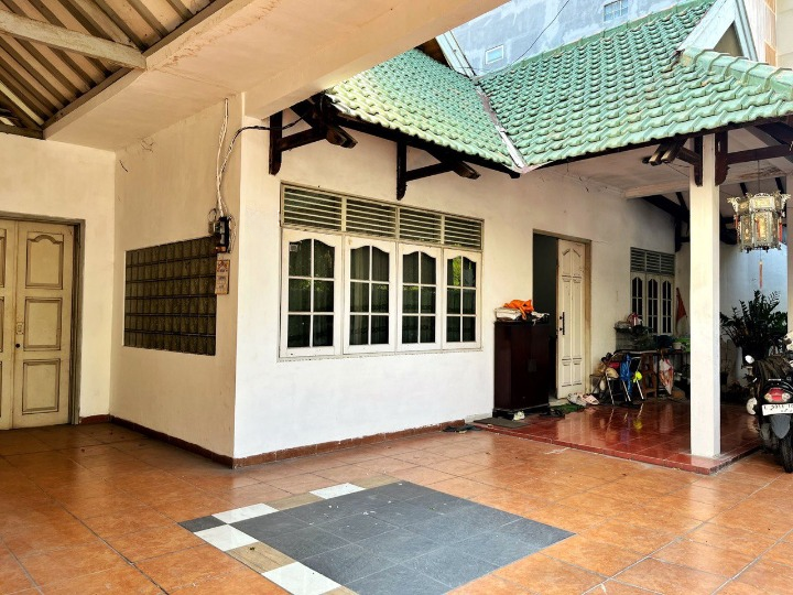 Dijual Rumah Mewah di Jalan Anjasmoro Surabaya Pusat - Image 1