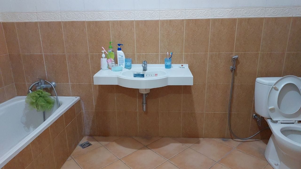 Jual Rumah di Citraland Utama Surabaya Barat - Row Jalan Lebar - Image 1