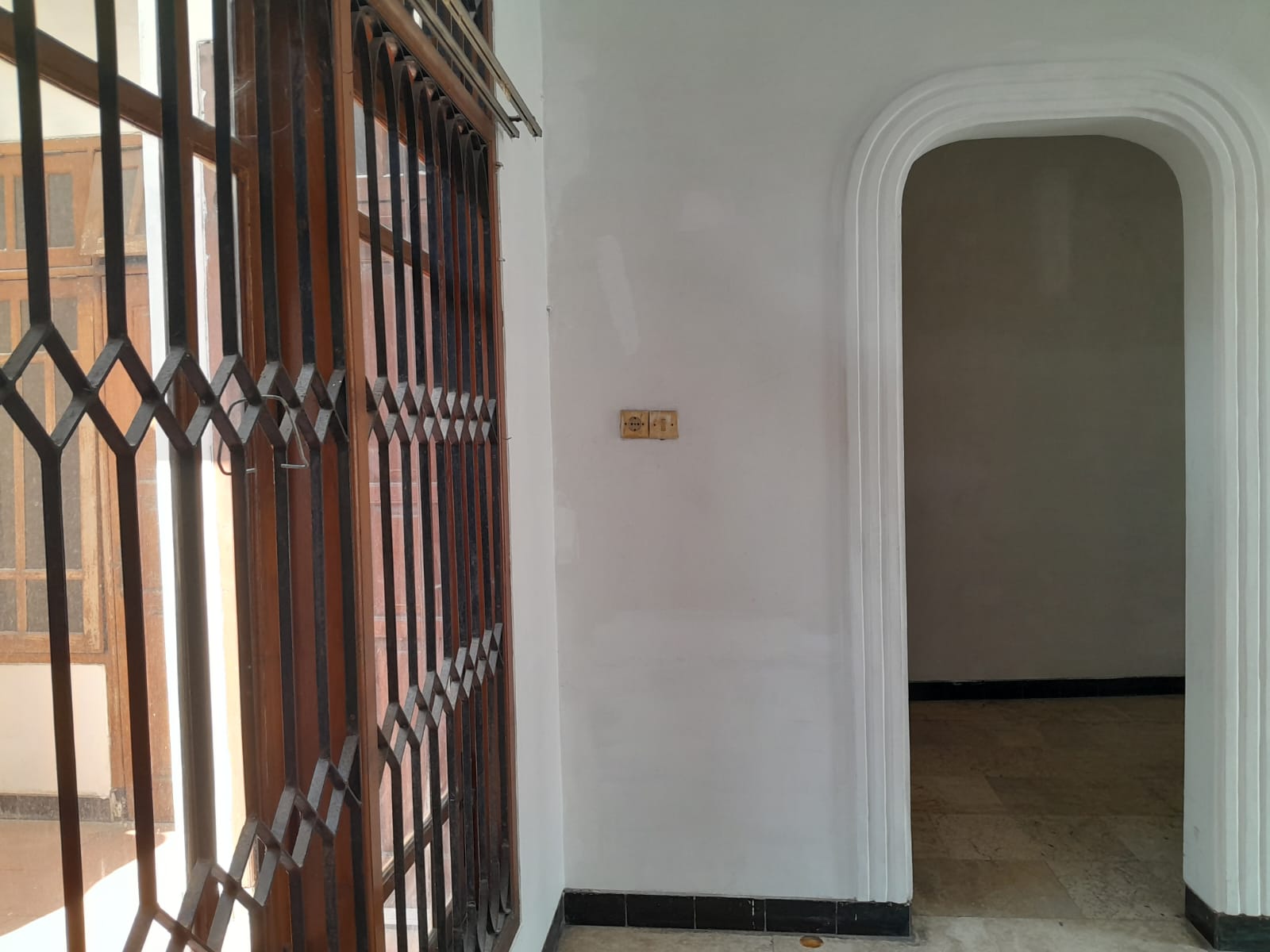 Jual Rumah 2 Lantai Siap Huni di Kris Kencana Lokasi Strategis Surabaya Barat - Thumbnail 3