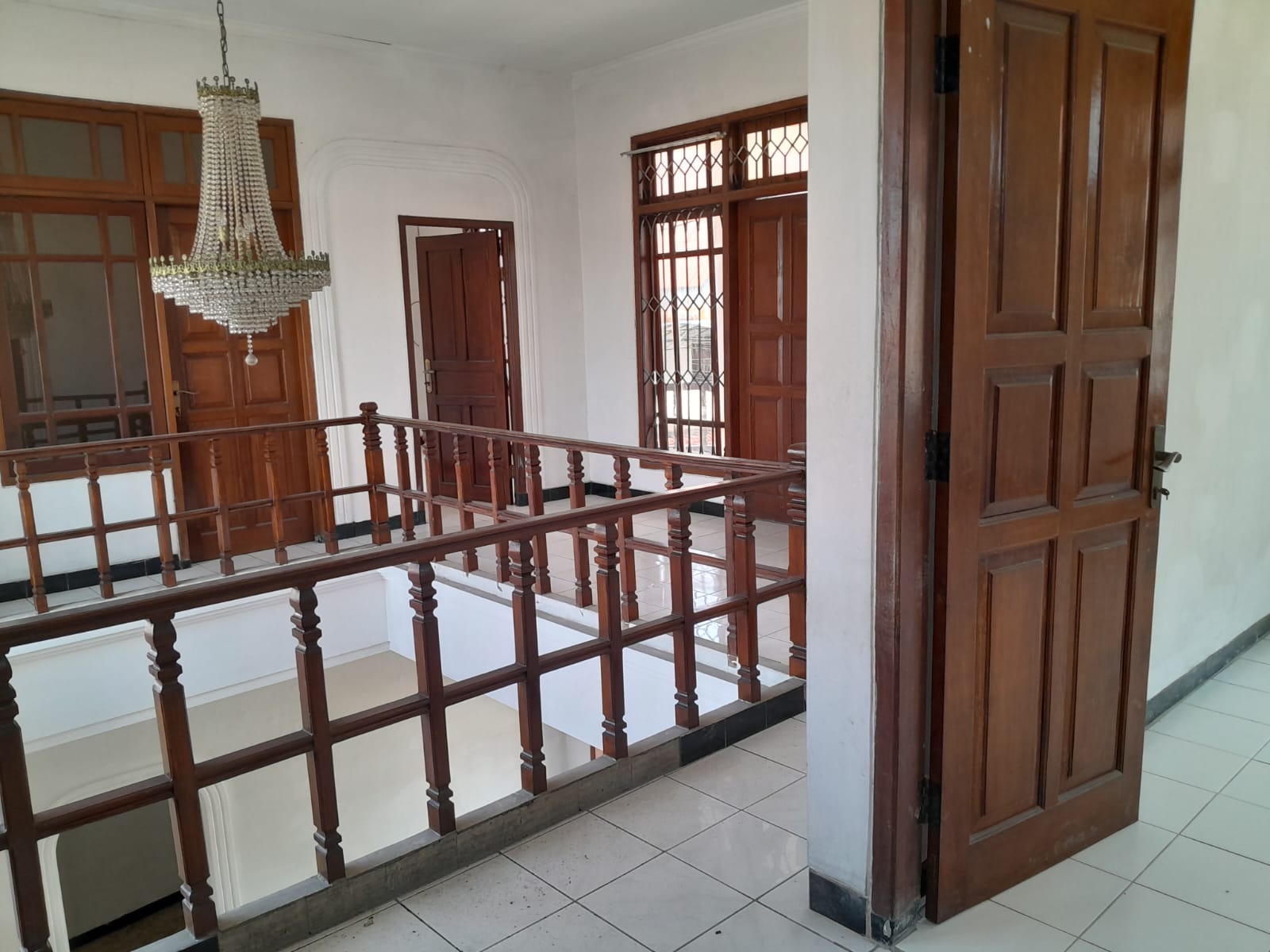 Jual Rumah 2 Lantai Siap Huni di Kris Kencana Lokasi Strategis Surabaya Barat - Thumbnail 4