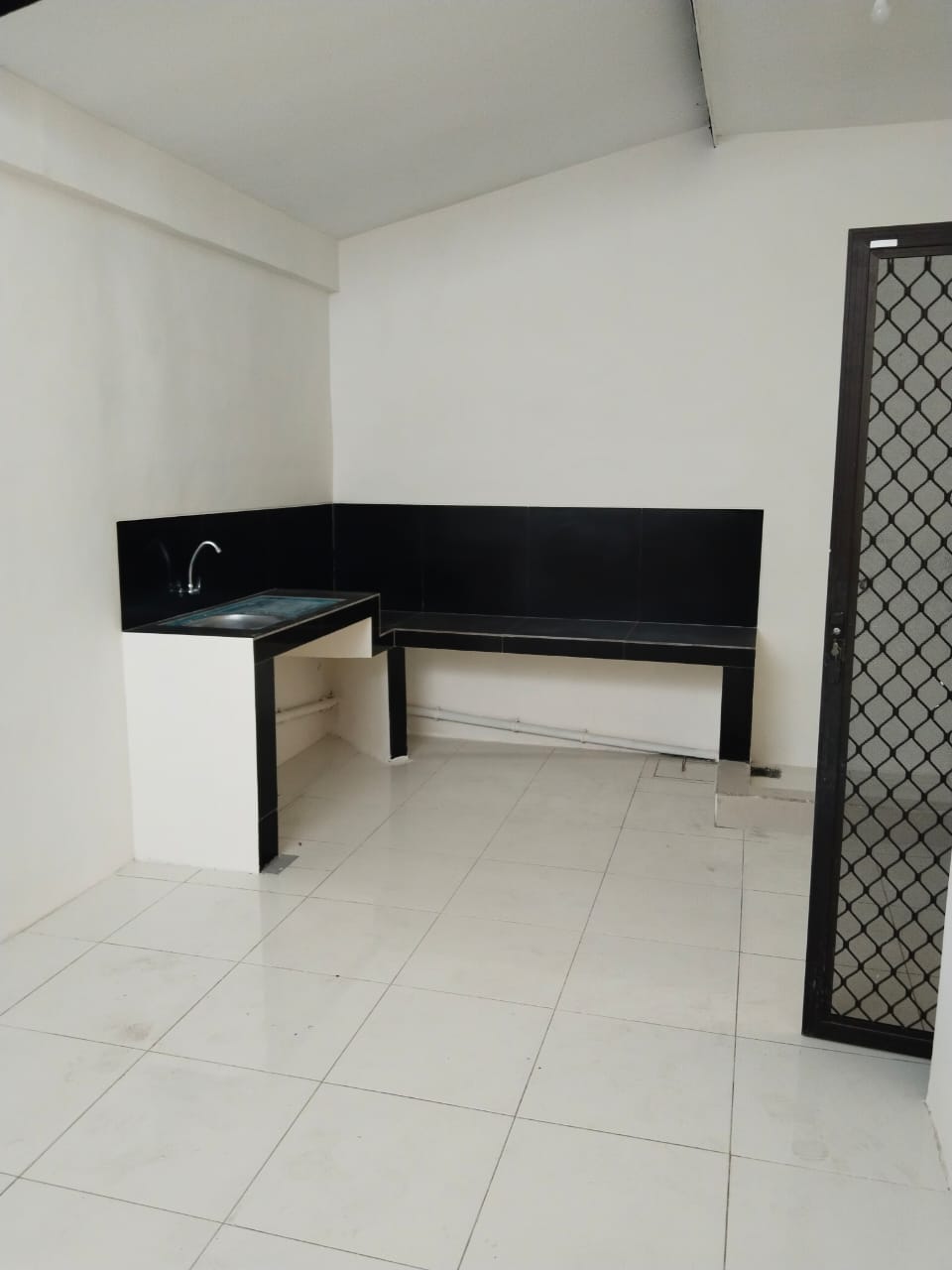 Jual Rumah Strategis di Wiguna Selatan Surabaya Selatan - Image 1