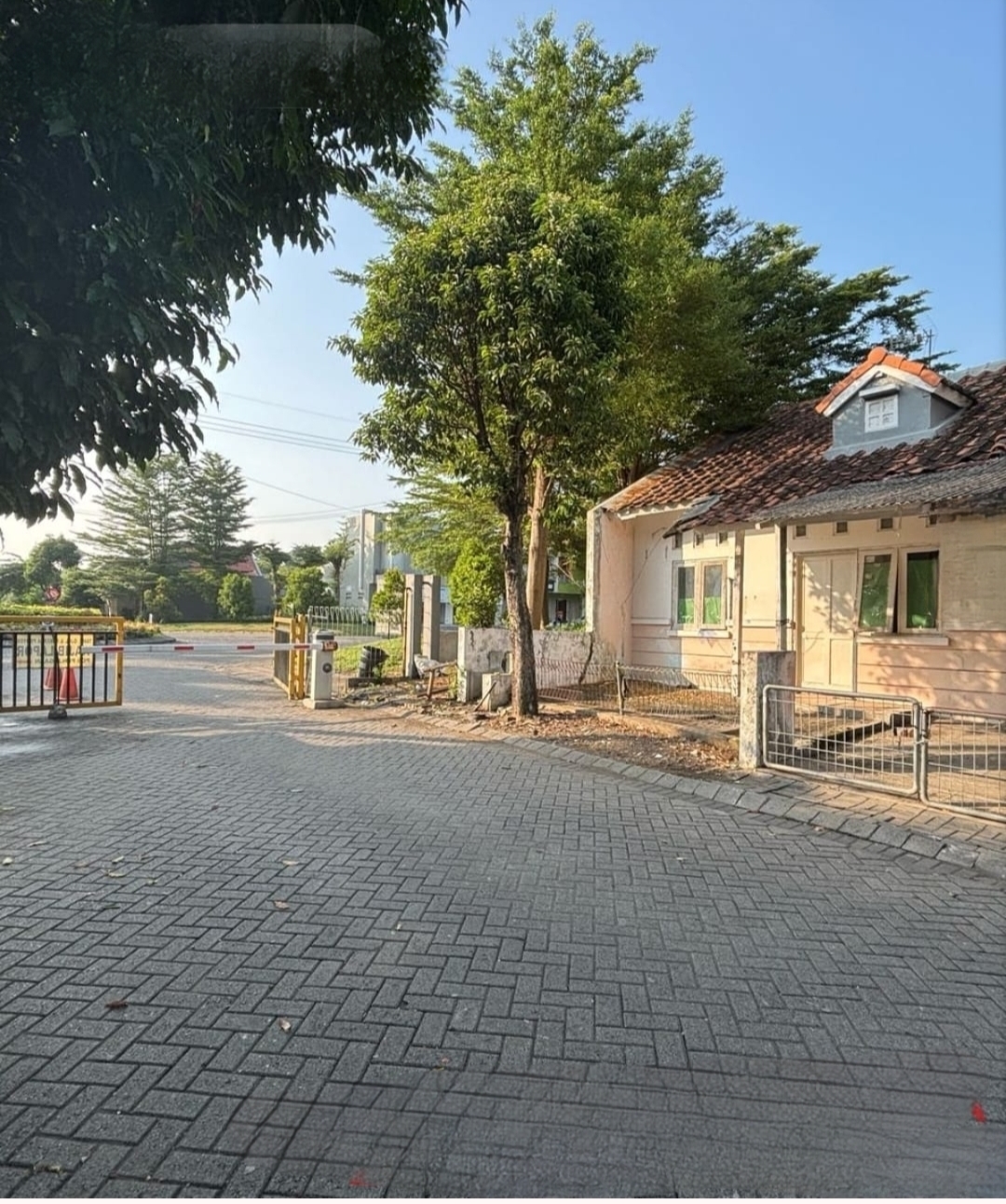 Dijual Rumah Hitung Tanah di Bukit Palma Surabaya Barat - Image 1